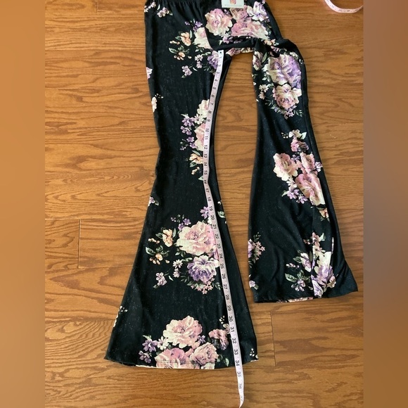 Floral Flared Leggings Polly & Esther Size Medium NWT - Picture 11 of 13